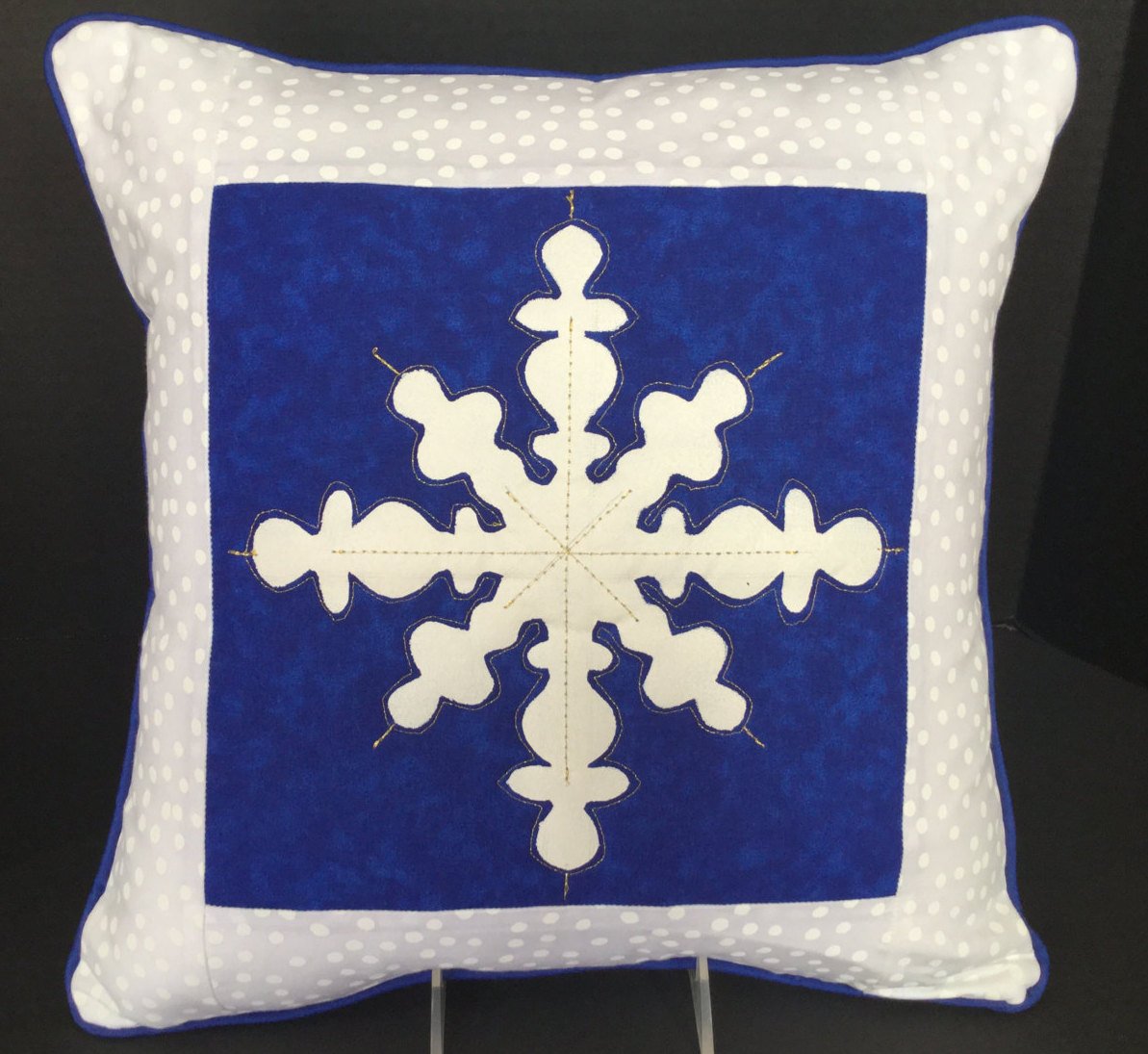 susan_ecklund's tweet photo. Snowflake Christmas Throw Pillow, hand painted, quilted, 14x14, incl… https://t.co/4AVJ05cVHU #Etsy #SnowflakeDesign https://t.co/ncu7sYFaz5