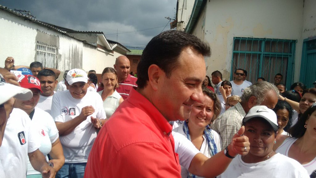 CARLOSMARIOAM1's tweet photo. En mi condición de filósofo, profesor y humanista voy a entregarme por completo a la noble tarea de gobernar. https://t.co/TDzc5eZRlo