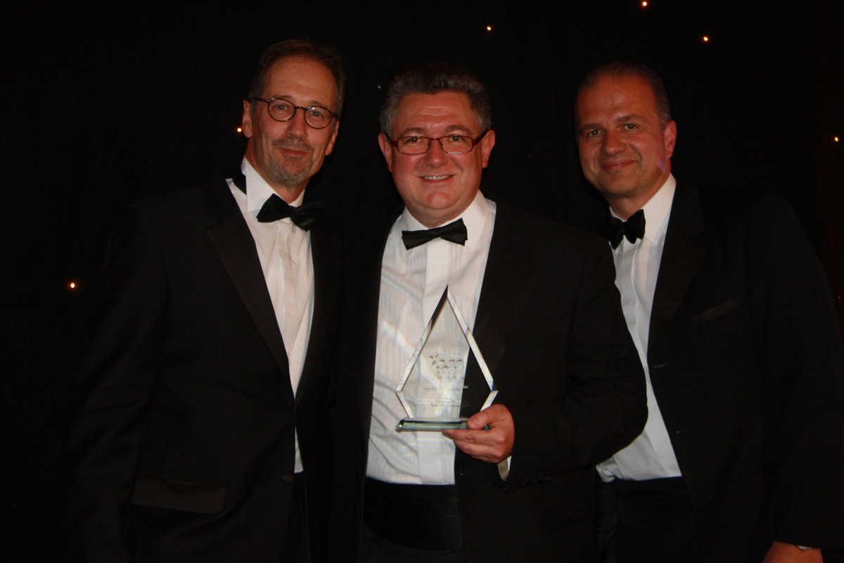 DMMagAndAwards's tweet photo. @CumulusPro_com And here's the team collecting the trophy - congrats again! https://t.co/PrBOawsM3I