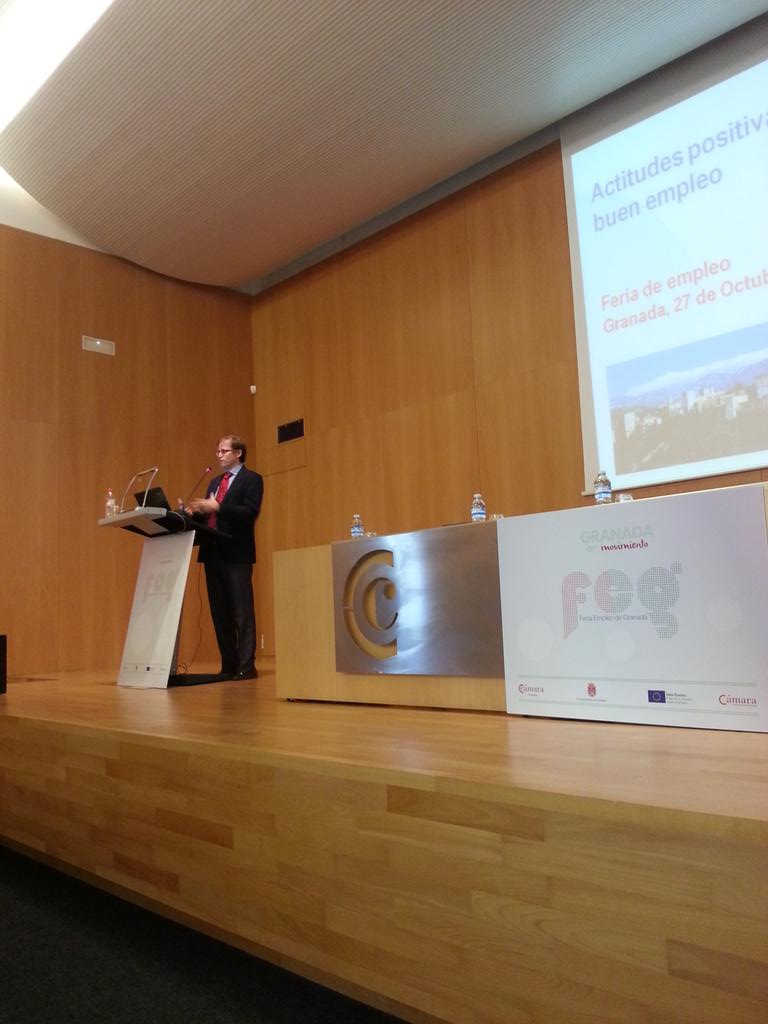 fj_quesada's tweet photo. Clausurando @2015FEG con el arte de Luis Gutierres Rojas. #FEG2015 @eldoctorTrece @granadadigital https://t.co/HI4NRWhEcp