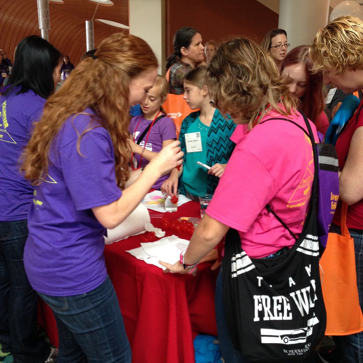 exxonmobil's tweet image. .@ExxonMobil employees with girls at Invent It. Build It. doing hands on #engineering experiments #WE15 #IIBI