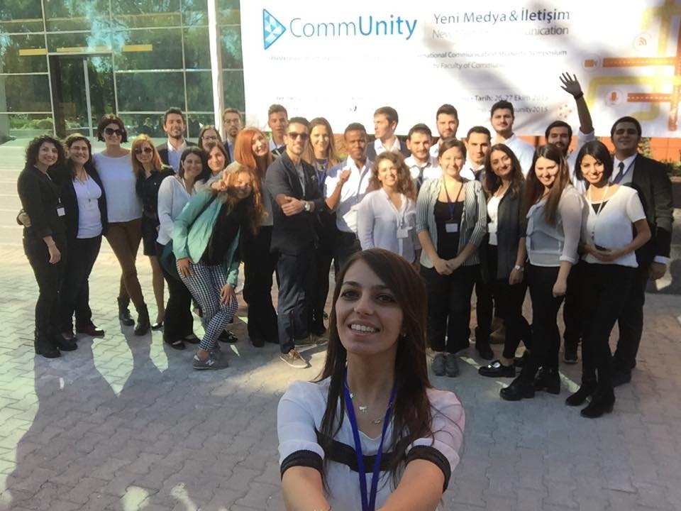 Sempozyum boyunca katkılarını esirgemeyen öğrencilerimizden bitiş selfiesi :) #community2015 <a href="/CommunitySymp/">Community Symposium</a>