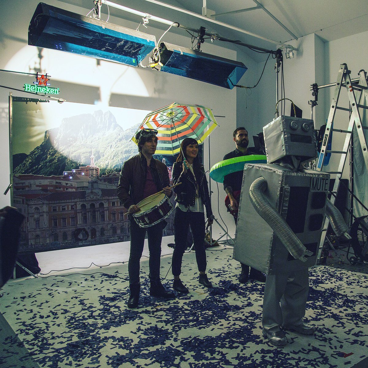 Heineken_ES's tweet photo. Un nuevo personaje entra en escena. Sigue el rodaje en directo en Instagram: https://t.co/m1JZnSylKK #LiveAccessBIME https://t.co/mxLUdT9CYz