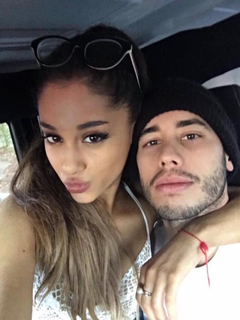 SeanianaPics's tweet image. which selfie is better?

RT for seaniana
FAV for rickiana