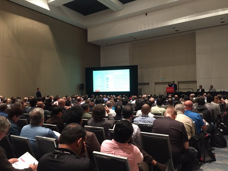 Irem_Radzik's tweet image. Packed room at #OOW15 for #GoldenGate12c Release 2 Deep Dive session.