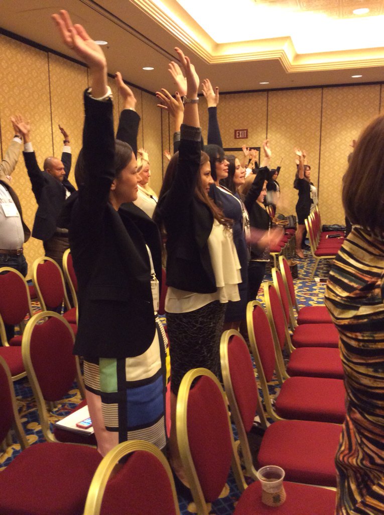 PayTechWomen's tweet photo. Submissive pose or power pose? Power pose will change you physiologically! @money2020 https://t.co/oAa98qD6MU