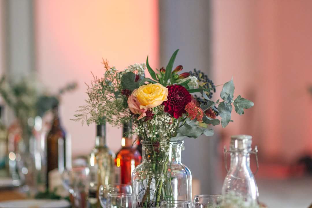 _lightspace's tweet image. Shots by @HELLYFLETCHER setup: @FelicityHoy @innercitysheff #warehousewedding #Sheffield @Weddingmagazine #wedding