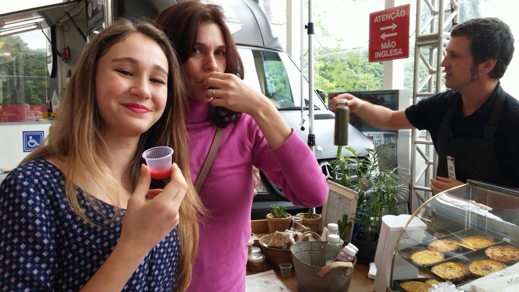 NektarSucos's tweet photo. Os amigos do @NektarSucos no #2getsale em #Curitiba #sucofuncional #almocasaudavel https://t.co/2st090LP96