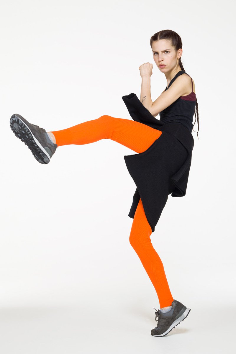 BritishVogue's tweet photo. Shop your autumn workout kit: https://t.co/9CxIkISWfu https://t.co/mk0idJSAed