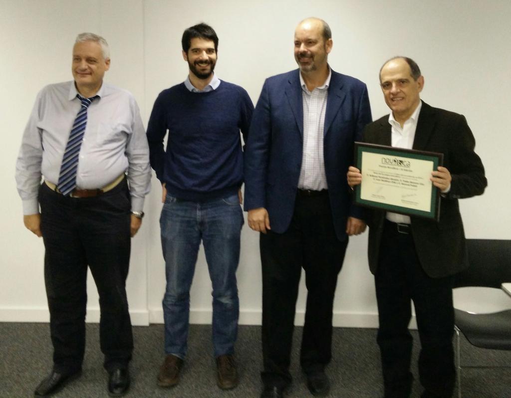 _manuel_fm's tweet photo. Recibiendo el premio Novática 2014 @ati_informatica @informaticaucm #seriousgame https://t.co/PDhEJ9K1js