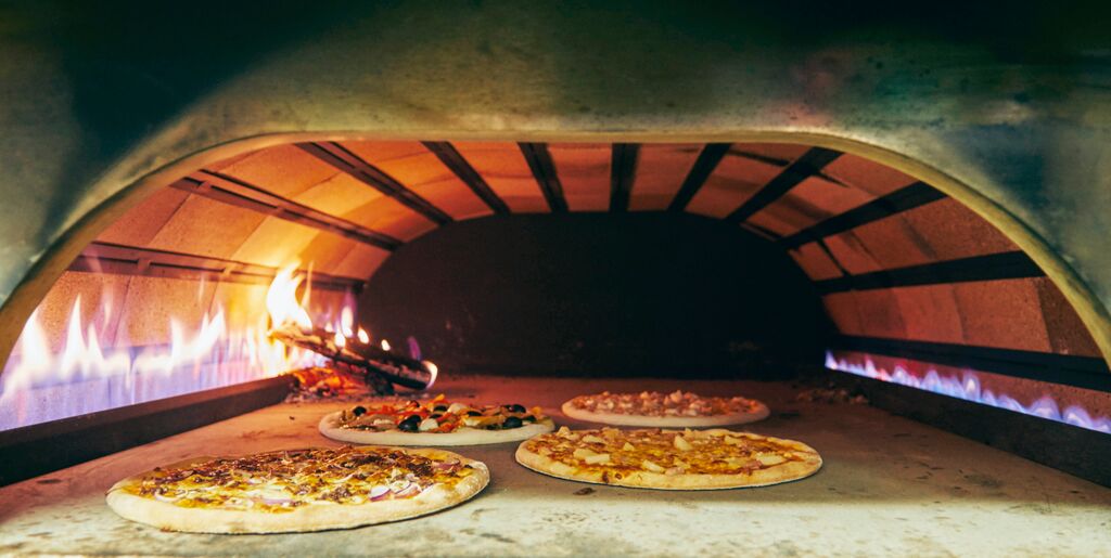 home_bites's tweet photo. It's 3 for 2 on all pizzas this evening..hardest decision will be picking what 3! #3for2uesday #bristolhomeslice https://t.co/QCMB6EbQt2