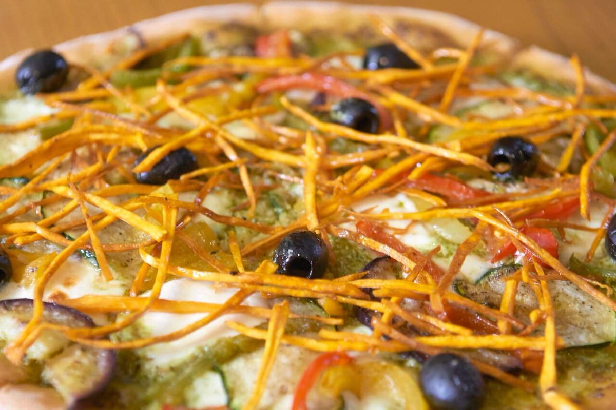 home_bites's tweet photo. Stuck for dinner plans? Let us inspire you with our amazing 3for2 Tuesday deal #3for2uesday #wedeliver #homeslice https://t.co/BnN8cdGzoW