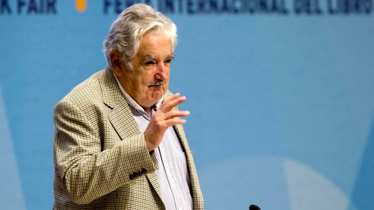 infobae's tweet photo. José Mujica pronosticó que los peronistas le harán la vida imposible a Macri https://t.co/lNxlYZx444 Por @agusinha https://t.co/bAmvneeb3b
