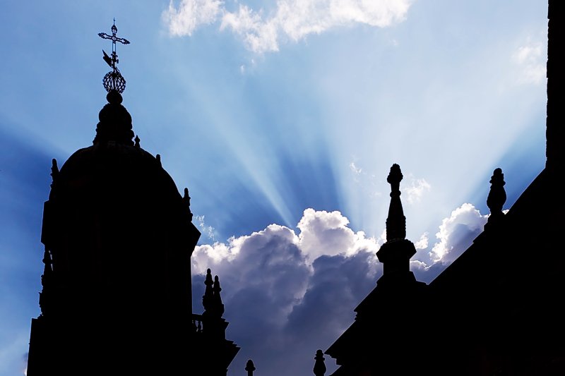CondondeJaen's tweet photo. La Catedral de Jaén ante un contraste de luz.
Foto de #JavierMillán https://t.co/YtaLxAI0qO