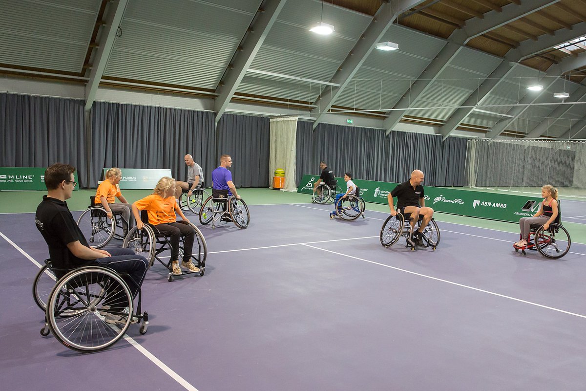 Record4Rio's tweet photo. Met dank aan Invacare konden alle deelnemers ervaren hoe het is om in een @_TopEnd rolstoel te zitten en tennissen! https://t.co/cZ4jWZsnKt