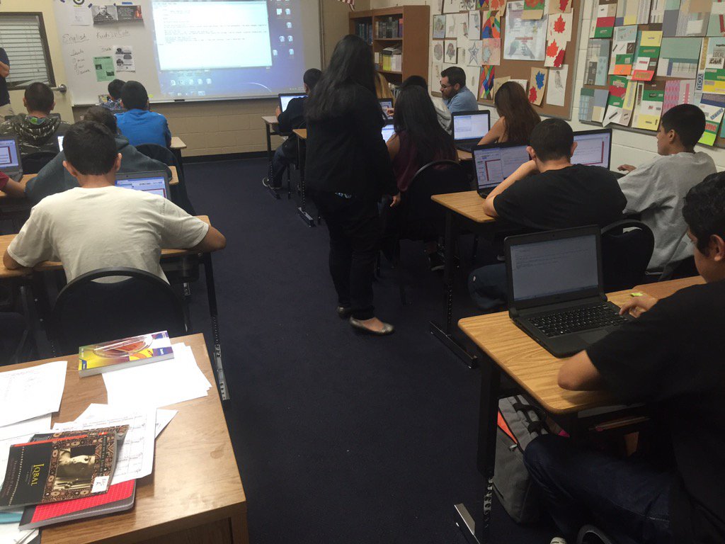 KidsInCode's tweet photo. #HourOfCode with at risk teens - Week 3 @KidsInCode thanks to @BGCTustin @buzzmob @sugarsgone @BaduNetworks https://t.co/FkduU5At4P