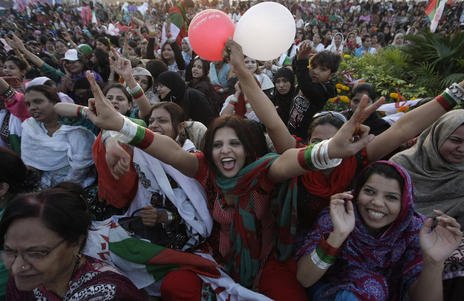 WomenNewsNet's tweet photo. One solution to the fight against global poverty: empower women https://t.co/DW5q7z18Vm https://t.co/vYiCmftgLU