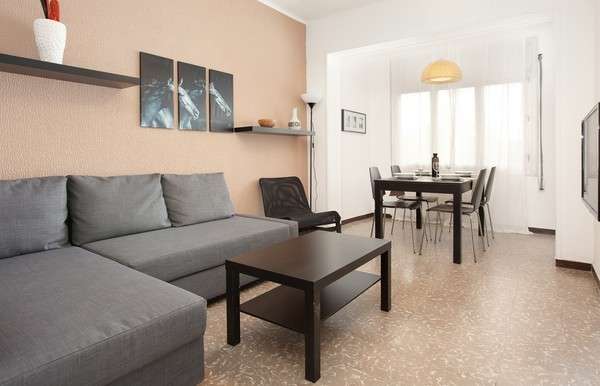 ApartmentBCN's tweet photo. This bright apartment is perfect for groups! From just 12€ pppn #ApartmentOfTheWeek https://t.co/TT3gvXpNhu https://t.co/6ktj9w5xMn