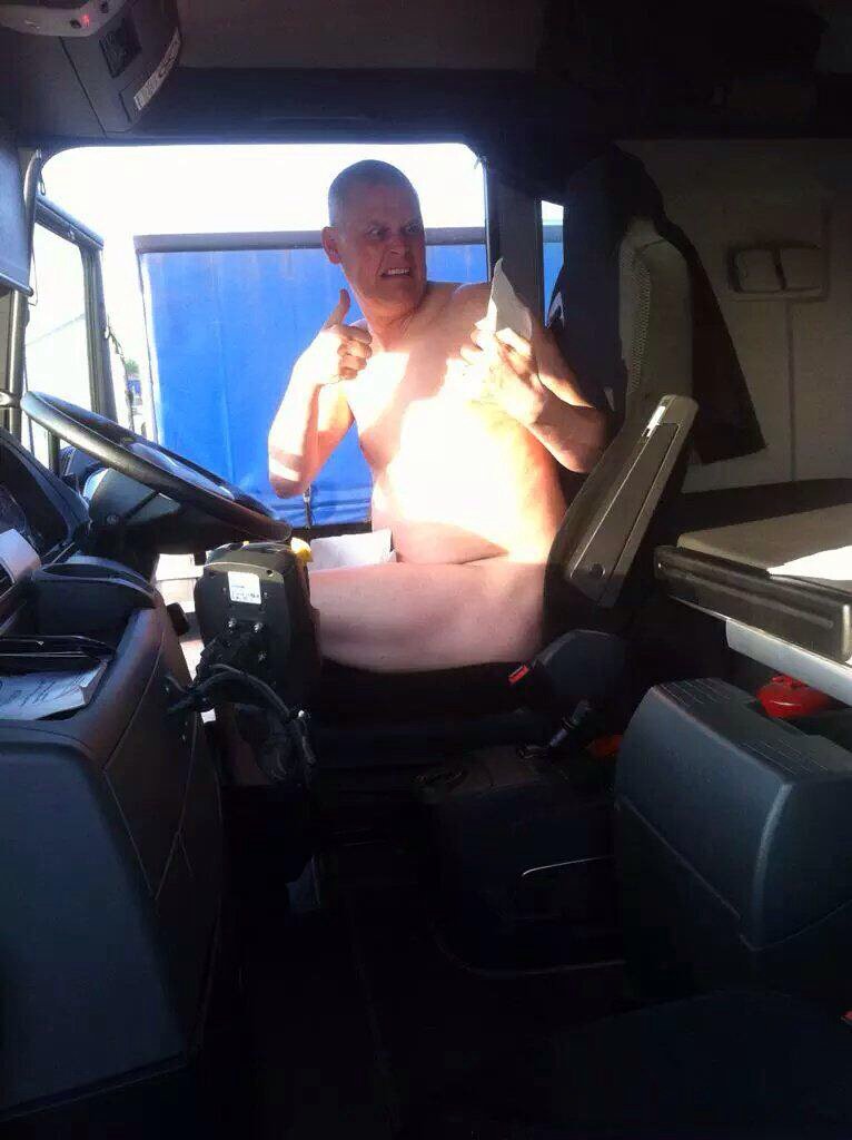 kev81n's tweet photo. Is it true yous have got yozzer on deliveries now? #oower @frank75LFC @JayWilko24 @wazl75 https://t.co/KHjwSGhHUq