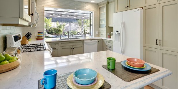 Silestone's tweet photo. Get inspired by this fun yet classic kitchen by @NarKitchens featuring #SilestoneLyra #kitchendesign https://t.co/vbCFcvAjct