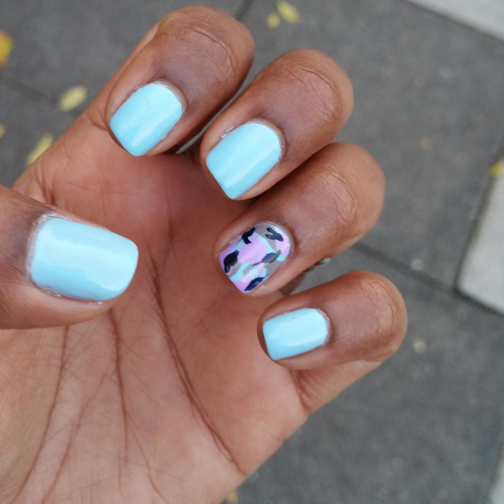 Got my nails did! Thanks <a href="/WAHNAILS/">WAH Nails</a> and @StarworksGroup #pressday #stylist #london