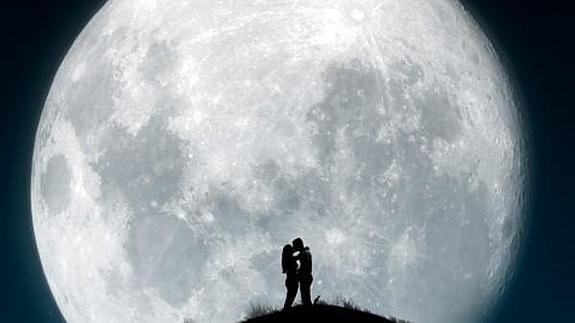 ideal_granada's tweet photo. Llega la última superluna de 2015: esta noche es la única para verla https://t.co/c1Qpe6NSaK https://t.co/MxGvwg4YCy
