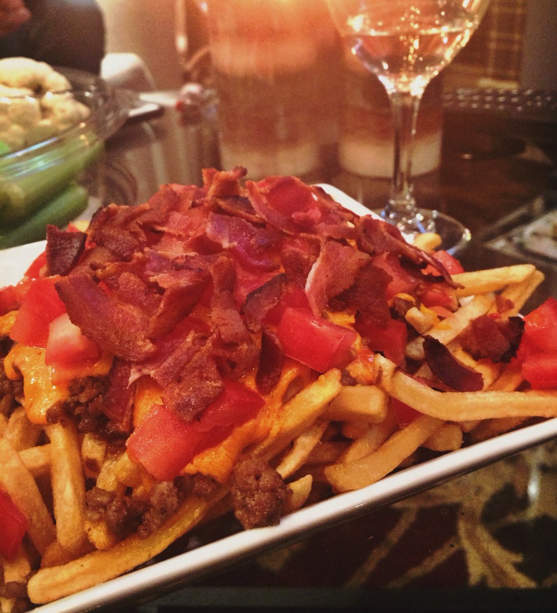 shedoesthecity's tweet photo. How to #Modifry your fries for a night of entertaining: https://t.co/efHc2y0pux #Superfries https://t.co/v6bRnaxVji