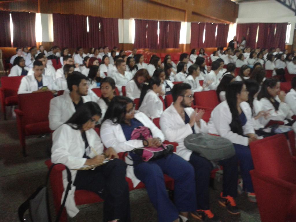 unergprensa1's tweet photo. Estudiantes de medicina #Unerg participan en conversatorio sobre la actitud q debe tener el médico en la actualidad https://t.co/8qfuRtP7On
