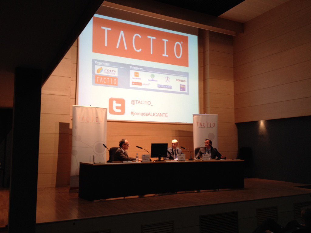 TACTIO_'s tweet photo. Vivo coloquio con @Eurobanan y @MercalicanteSA animado por Luis Morell de @radioalicante #jornadaALICANTE https://t.co/KnTSTjnopY