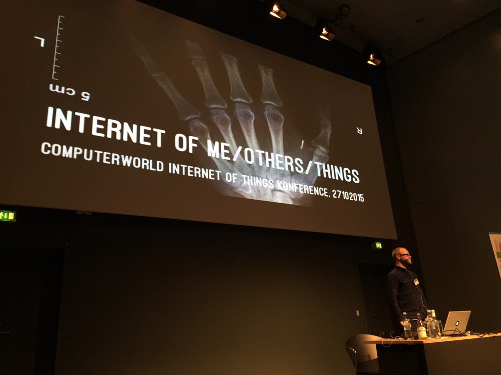 CW_Events_DK's tweet photo. @EsbenHardenberg fortæller om hvordan det er at være fysisk forbundet til #IoT #CWIoT15 https://t.co/4Lm605Bzcm