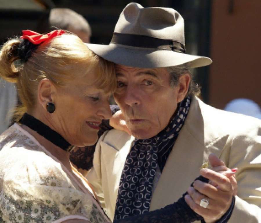 antena3com's tweet photo. Un motivo más para bailar: Reduce el riesgo de padecer Alzheimer y ralentiza su evolución https://t.co/9l2OZ9dR1a https://t.co/edzDoT5C9o