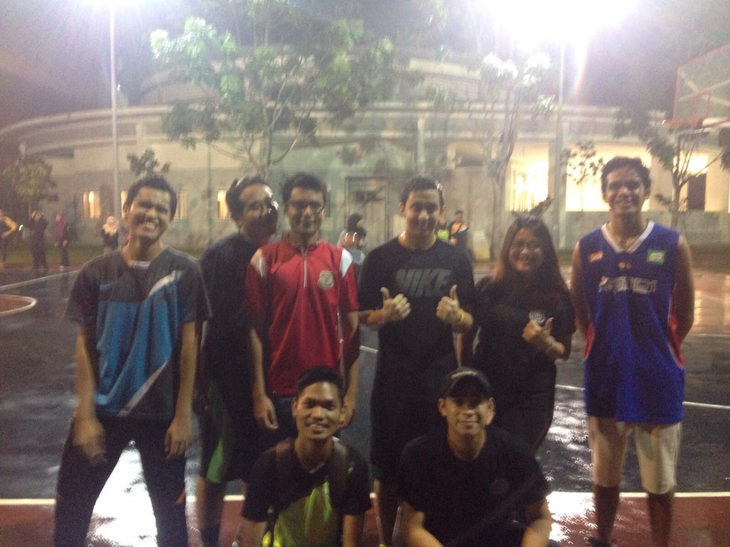 dmarketerspalam's tweet photo. Basketball team menang guys! 👏👏👏
 #BizFlair2015 #dmarketers https://t.co/va28WdkYkL