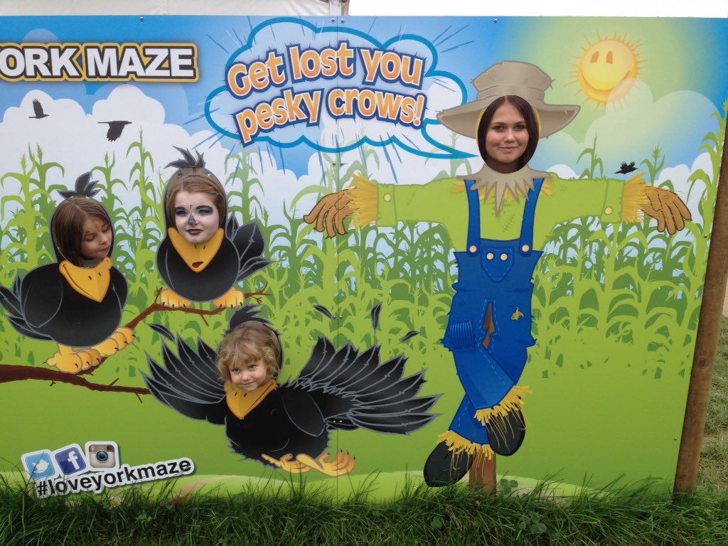 CraigJa86962304's tweet photo. Great Halloween theme day at @Yorkmaze https://t.co/evI5Pk6EPu