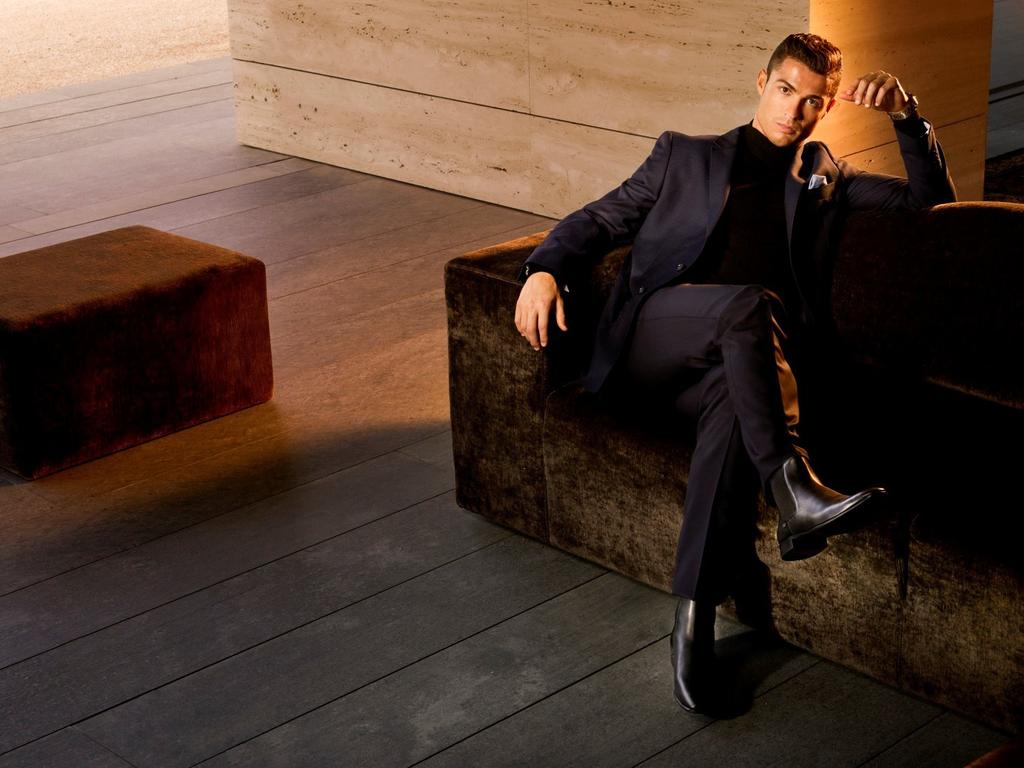 Cristiano's tweet photo. Here it is! FW15 @cr7footwear campaign. Check out my new styles on https://t.co/H3tWJAxDrd https://t.co/QfTyACkvWf