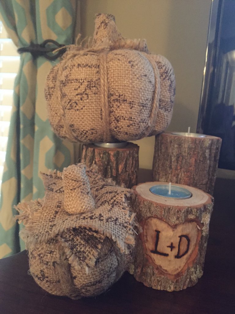 DeeReid2's tweet photo. It's fall, y'all! #homedecor #decoratingforfall https://t.co/A010odUgJr