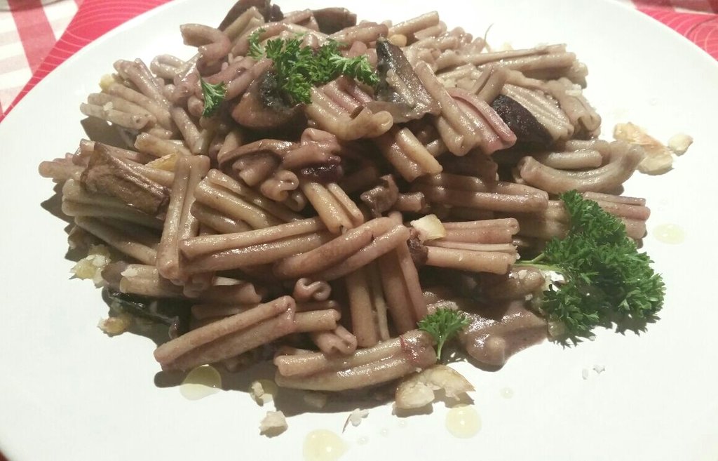 LittleKitchenIE's tweet photo. Perfect #lunch with this weather #glutenfree #pasta #mushrooms #chestnuts #winereduction & #apples. Just gorgeous! https://t.co/I87KqDeJeD