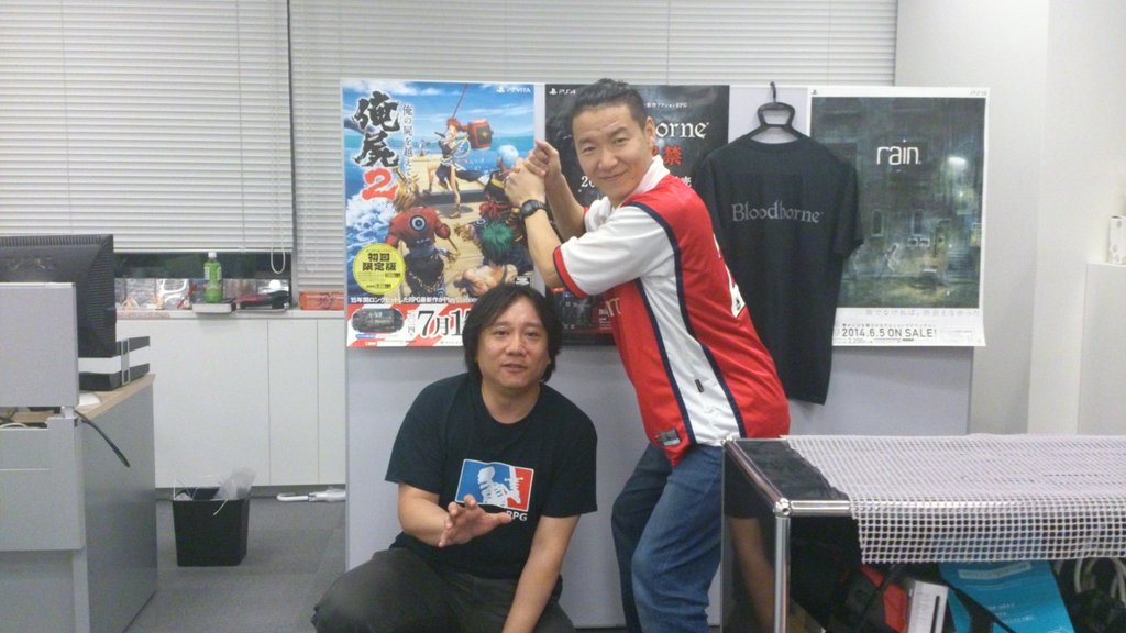 nobukinagai's tweet photo. 『MLB 15』ニコ生にて激闘を繰り広げたお二人を試合直後に激写!お疲れ様でした!…しかし18対17って…笑 #MLB15 https://t.co/a9nhL2jyY9