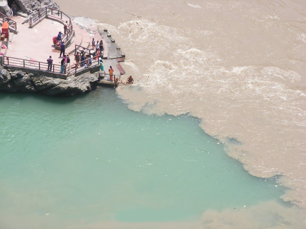 PureExplore's tweet photo. This is Devprayag in #Uttarakhand. This is where #Alaknanda and #Bhagirathi rivers meet to take the name of #Ganga. https://t.co/npKyTi2KPc