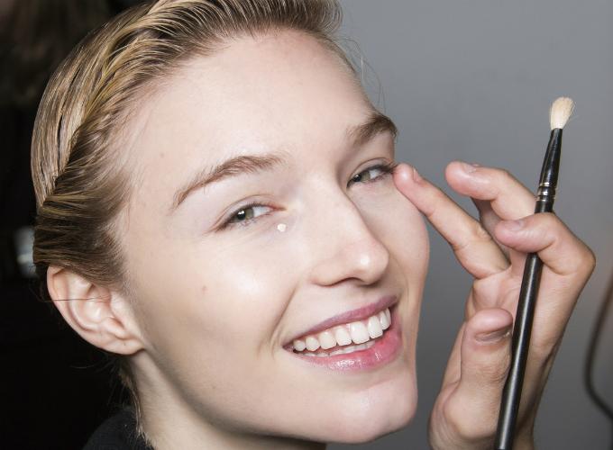 Cosmopolitan_es's tweet photo. 4 dudas sobre bases de #maquillaje, ¡resuletas! https://t.co/rU6wjvPnSq https://t.co/VODoCCxXKE