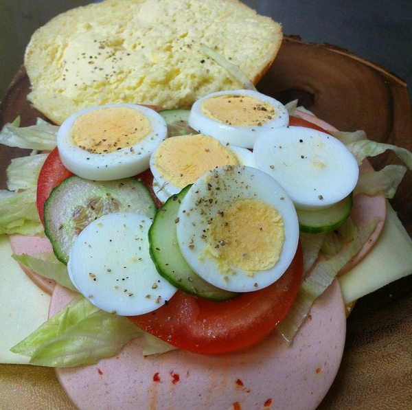 Nieuw in de TOKO. Broodjes gezond! Voor liefhebbers te koop bij <a href="/TokoKimara/">Kimara PartyCatering</a> op de Kasteellaan 23-25 te IJsselstein.