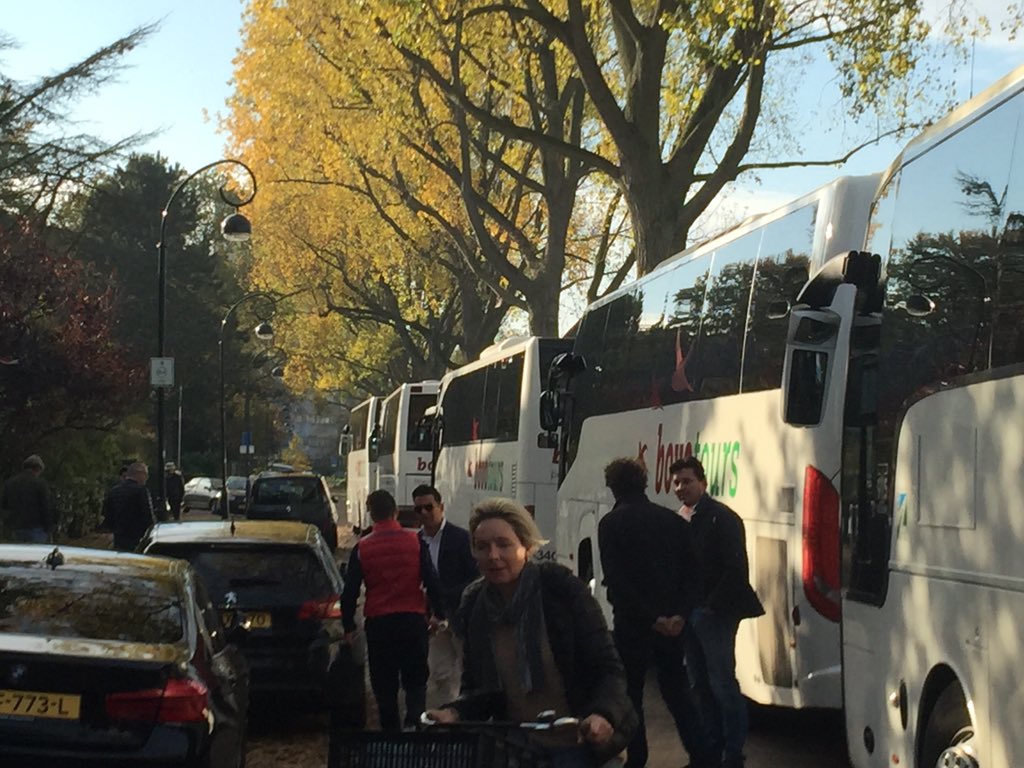 En ook de supporters gaan nu weg. In colonne! #herhfc #knvbbeker #erismaareneclub