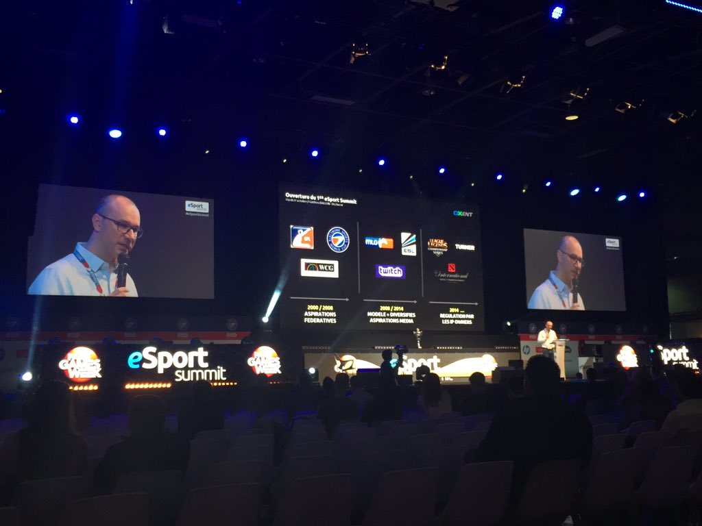TeamOplon's tweet photo. [#PGW2015] En direct de la #esportsummit ! #Oxent https://t.co/IOQI3diPEY
