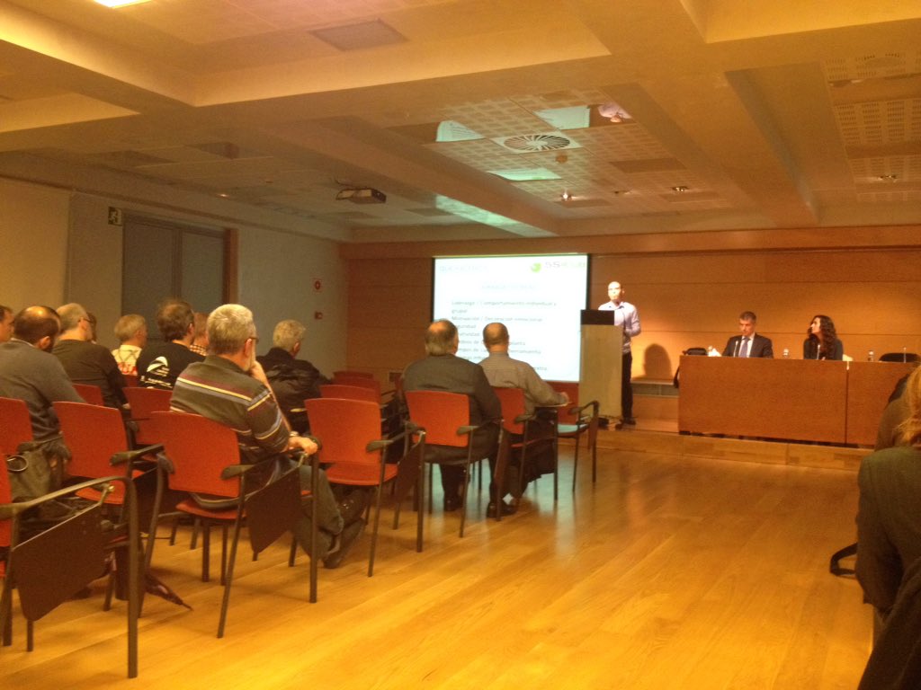 EUSKALIT's tweet photo. El Club 5S de @EUSKALIT y @Bizitegi_org comienzan con las jornadas de tarde #SemanaEuropea15 #congreso https://t.co/z1bYI0pbtg