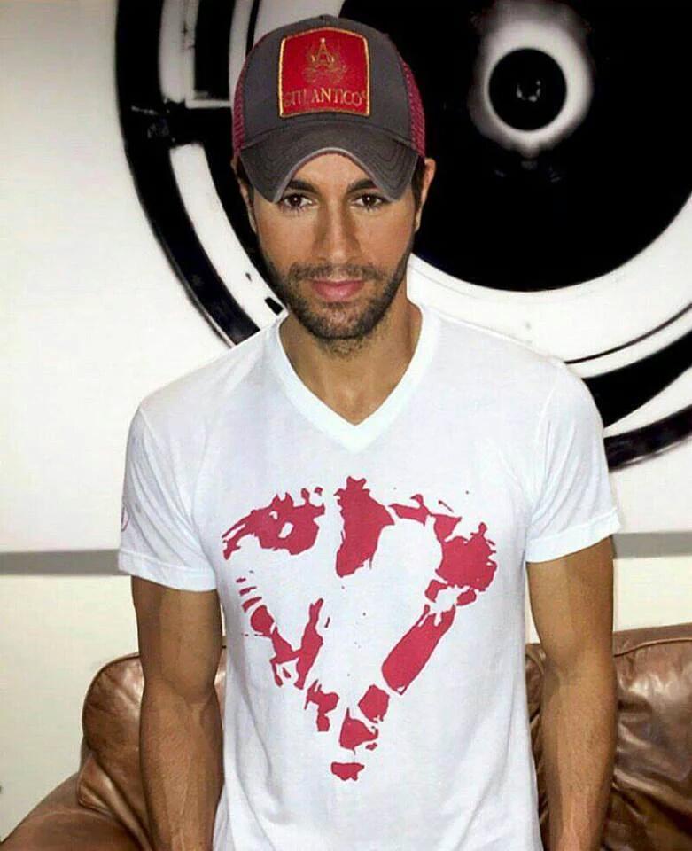 FathimaAnsari1's tweet photo. @enrique305 @SavetheChildren  
This is the reason I call him my Hero.
I'm proud of you Enrique! ❤
#Hearts4kids https://t.co/fzGx13kL6q