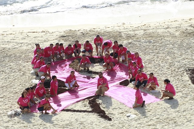 FlamingoNews's tweet photo. @cancunmio @novedadesqroo Ecos de nuestra Limpieza de Playa, con causa ROSA #FlamingoTeam, presente...buenos dias!!! https://t.co/tQgeUwWL7T
