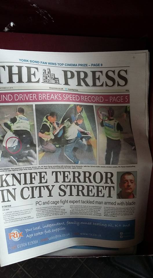 JayFurnessMMA's tweet image. Top bloke and @MMAOfficials / @UFCEurope judge Andy Haigh helps to subdue a knife wielding madman!