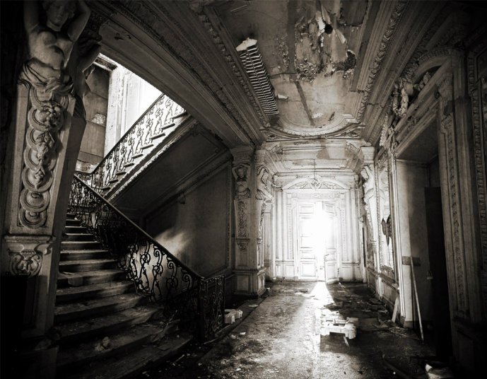 Be inspired for #Halloween with this post about #abandonedmansions! Read more here: goo.gl/qSdhvw