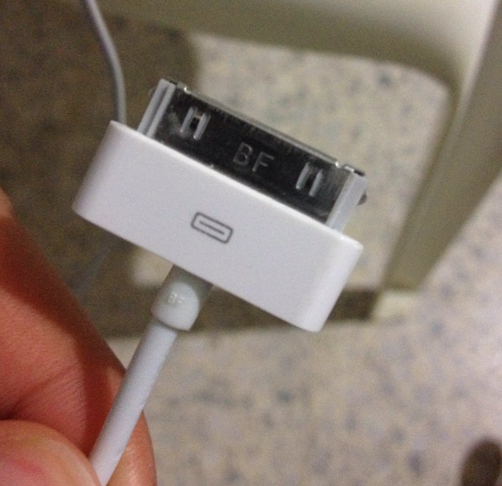 03LinksAhead's tweet photo. @Lynn_Atik When even the charger cable have a bf/gf !!!#boolsheet https://t.co/DmwqVHCOSl