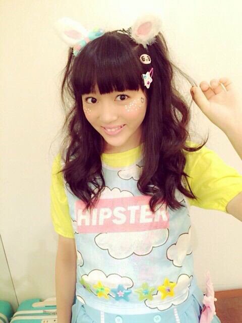 06260Smail's tweet photo. happyバースデー！りったん❤️
中3なのにもー可愛すぎ！女でも惚れてしまうほどの可愛さ💗
勉強とか大変だけど頑張ってね✌️💜
らいねんのふぁみえん行くから��😂
だいすき！頑張ってね！
#中山莉子生誕祭 
#仲山莉子
#誕生日 https://t.co/xFQstocnEL