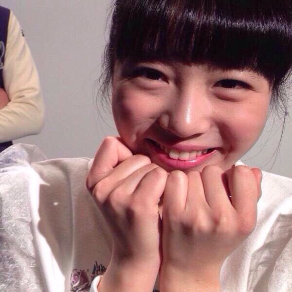 06260Smail's tweet photo. happyバースデー！りったん❤️
中3なのにもー可愛すぎ！女でも惚れてしまうほどの可愛さ💗
勉強とか大変だけど頑張ってね✌️💜
らいねんのふぁみえん行くから��😂
だいすき！頑張ってね！
#中山莉子生誕祭 
#仲山莉子
#誕生日 https://t.co/xFQstocnEL